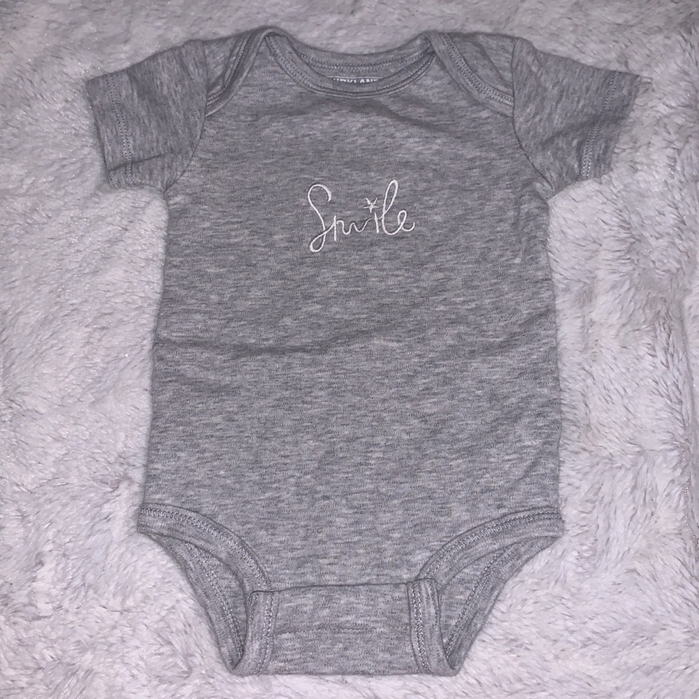 (3 for $10) Kirkland “smile” gender Neutral gray 3-6 month bodysuit